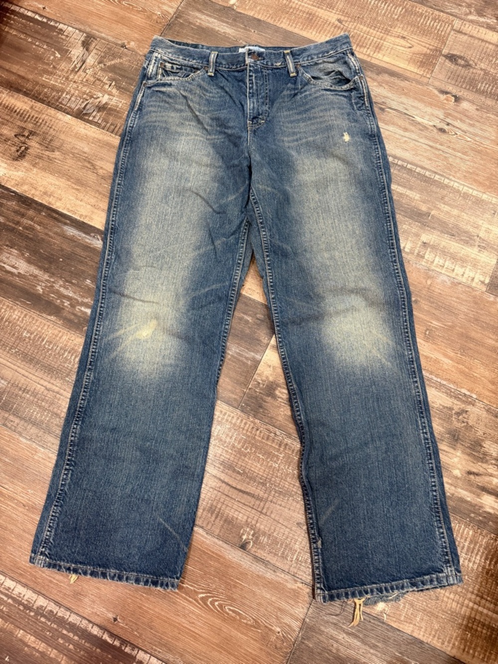 American Eagle Outfitters Men's Faded Blue Straight Leg Loose fit Jeans